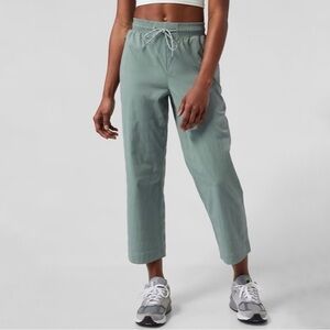 Athleta Women’s Trekkie Straight Crop Pants in Size 4 Tall